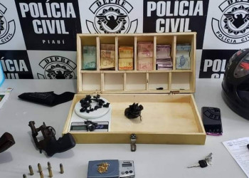 Polícia desarticula ponto de venda de drogas e prende duas pessoas na zona Sudeste